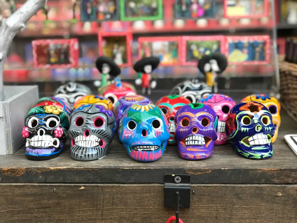 Día-de-Los-Muertos-sugar-skulls